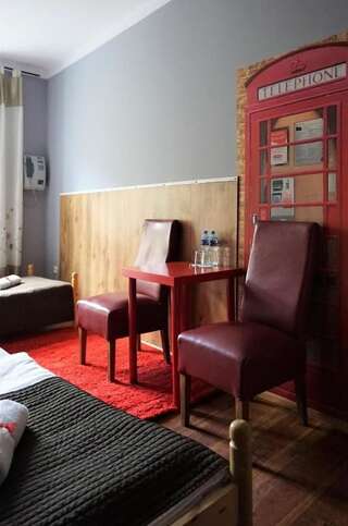 Хостелы Explorer Hostel & Apartment Stare Miasto Познань Двухместный номер с 2 отдельными кроватями и собственной ванной комнатой-6